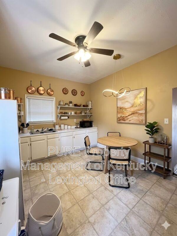 444 N Broadway - Photo 7 of 10