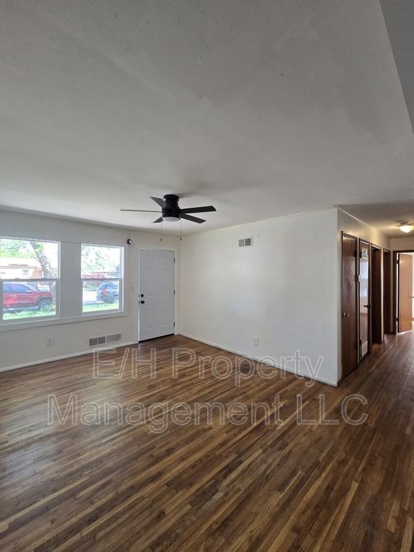 1121 E Luther St - Photo 5 of 27