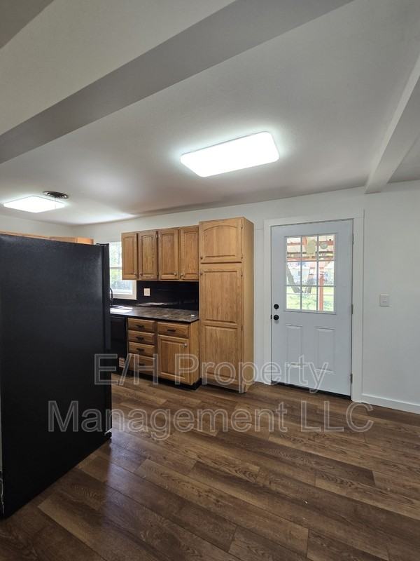 1121 E Luther St - Photo 6 of 27