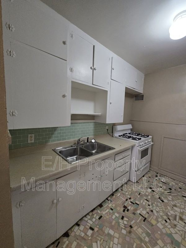 400 S Hydraulic St #1 - Photo 4 of 17
