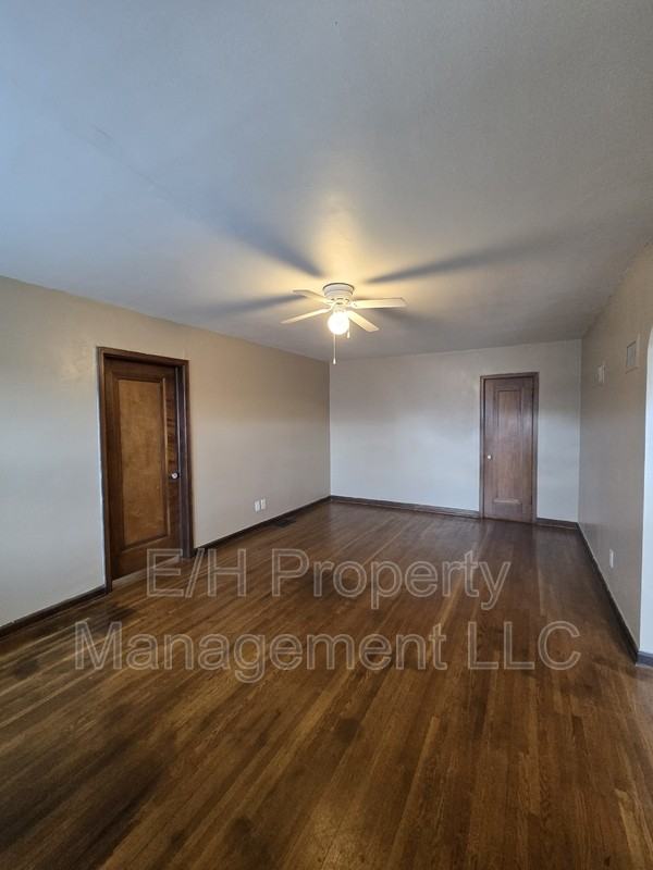400 S Hydraulic St #1 - Photo 7 of 17