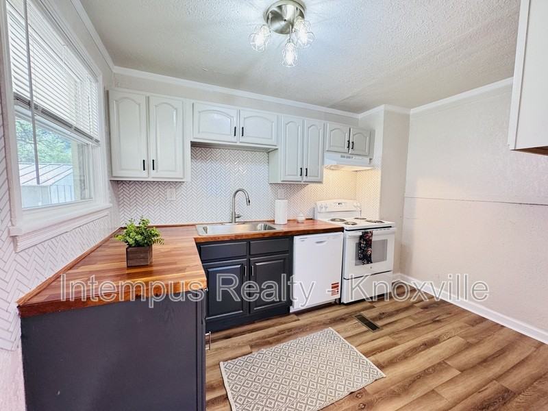 3222 Selma Ave - Photo 2 of 19