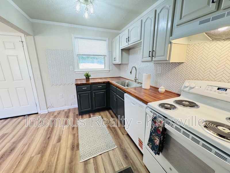 3222 Selma Ave - Photo 3 of 19