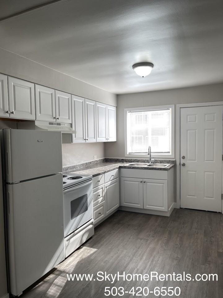 822 14th Street Northeast - Photo 5 of 11