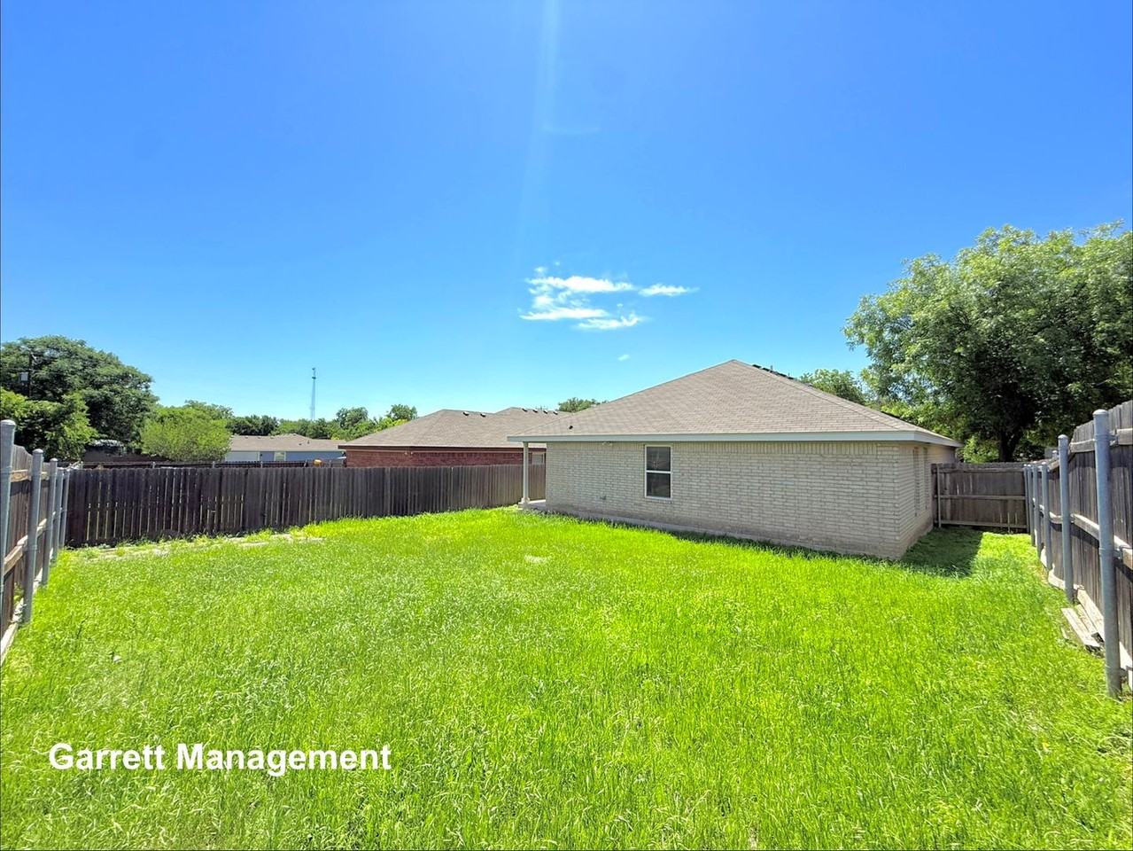 1109 E Avenue F - Photo 3 of 22