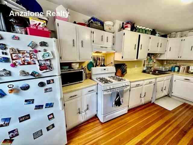 357 Hanover St #2 - Photo 4 of 16