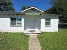 featured image of 1326 Barry St