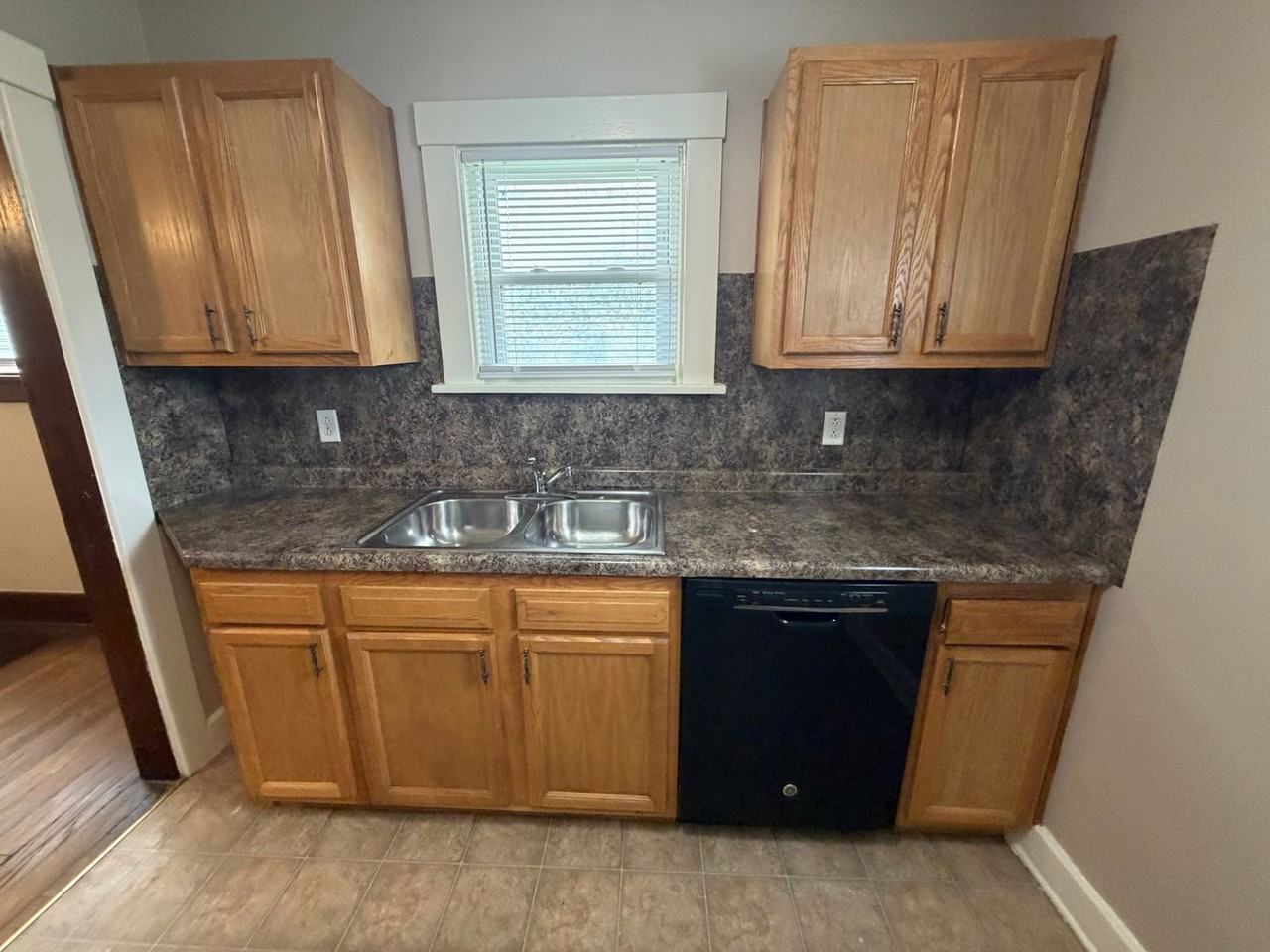 4522 Spatz Ave - Photo 6 of 10