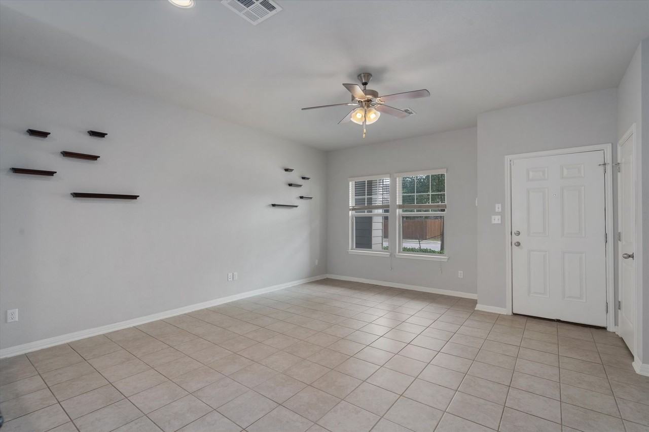 207 Wainscot Oak Way - Photo 4 of 37