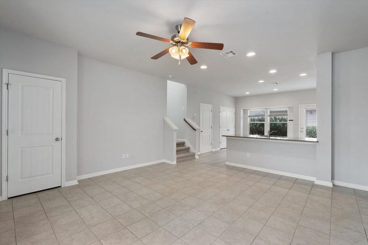 207 Wainscot Oak Way - Photo 5 of 37