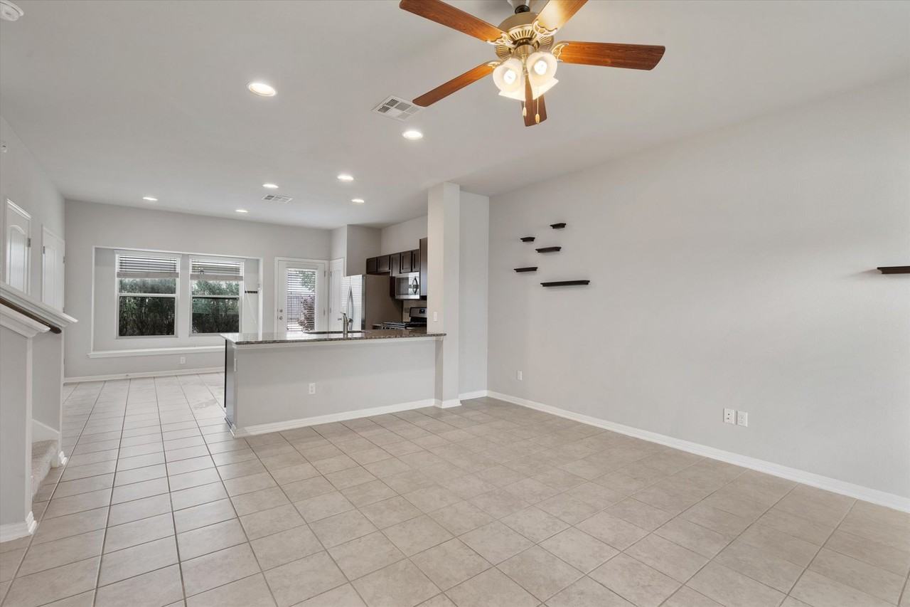 207 Wainscot Oak Way - Photo 6 of 37