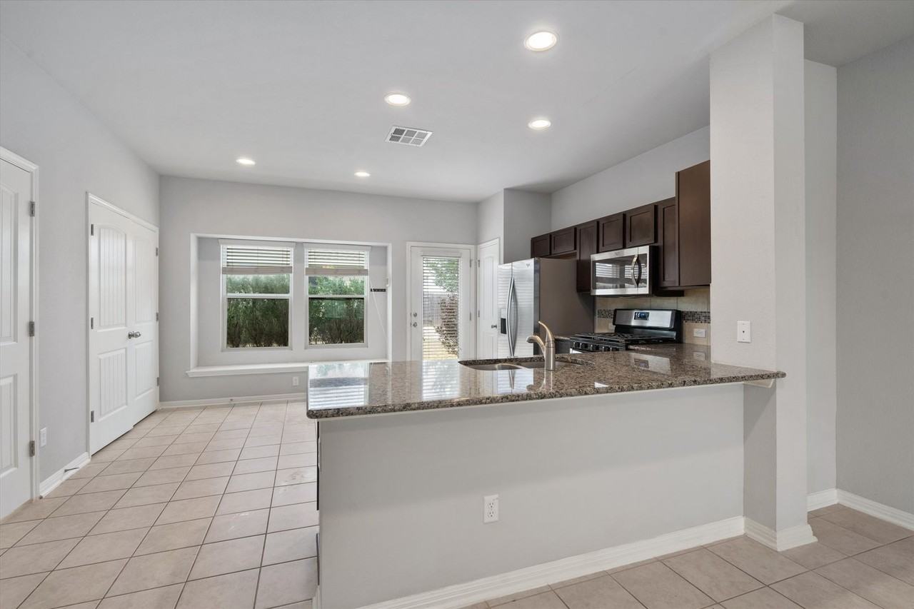 207 Wainscot Oak Way - Photo 3 of 37