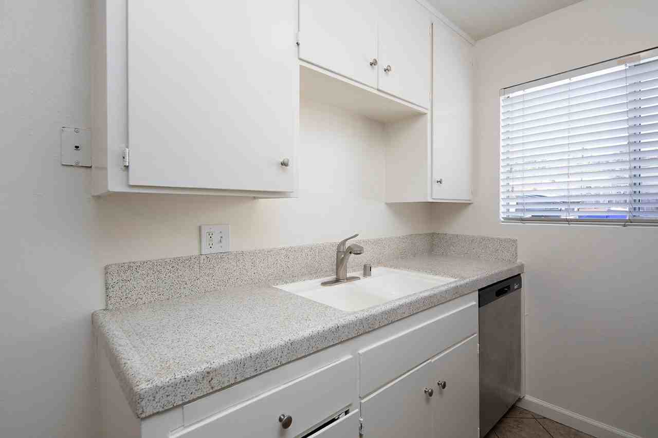 Park Ave Apartments - Photo 6 of 25