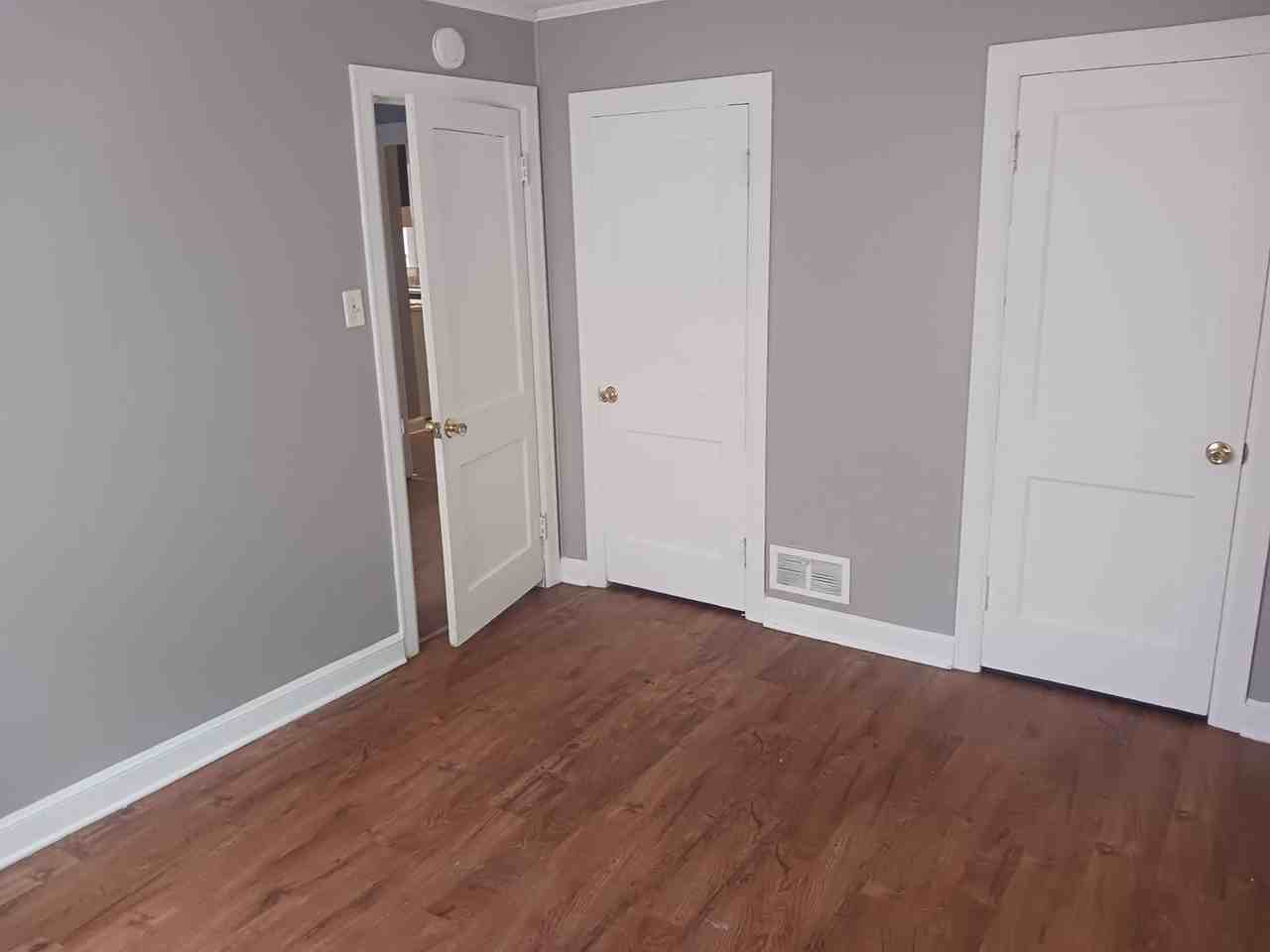 312 E 6th St - Photo 6 of 11