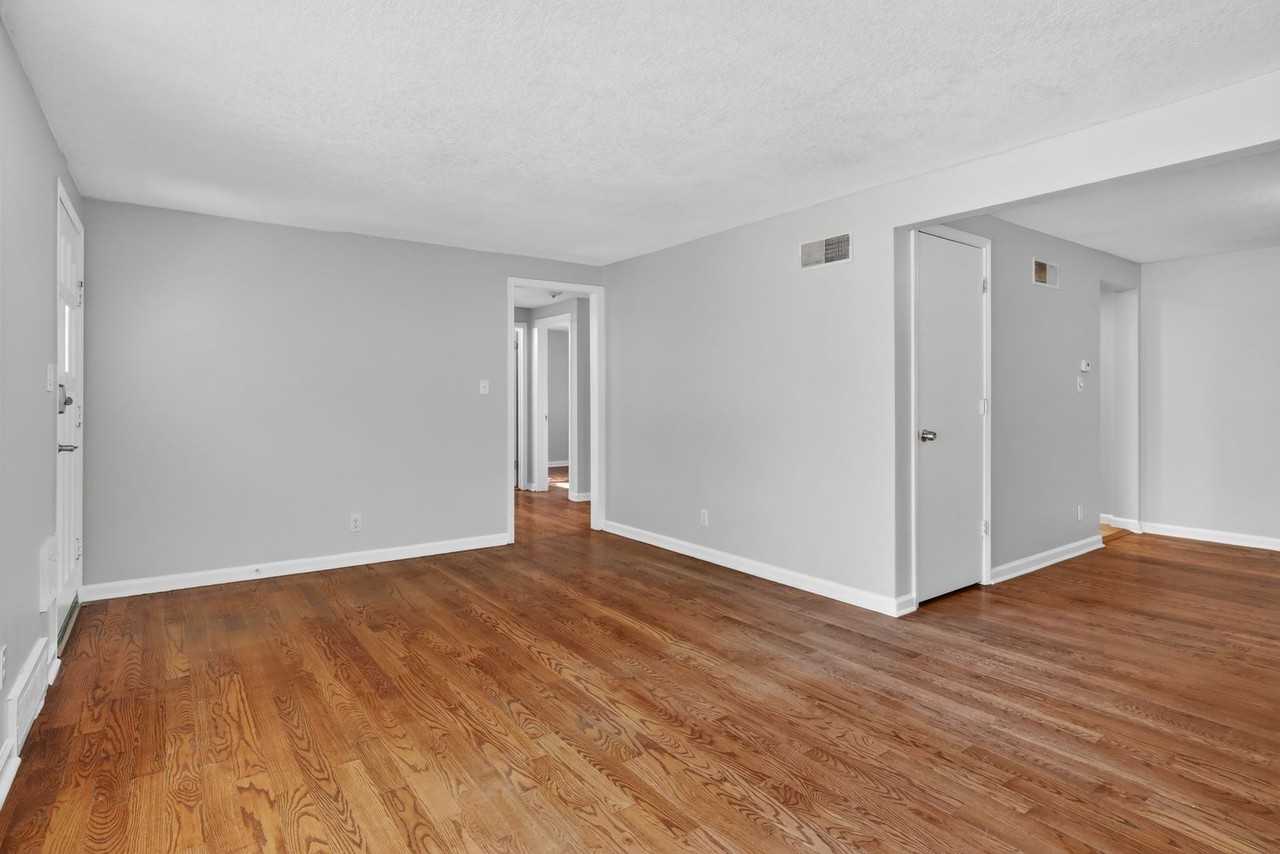 4012 W 75th St - Photo 5 of 21