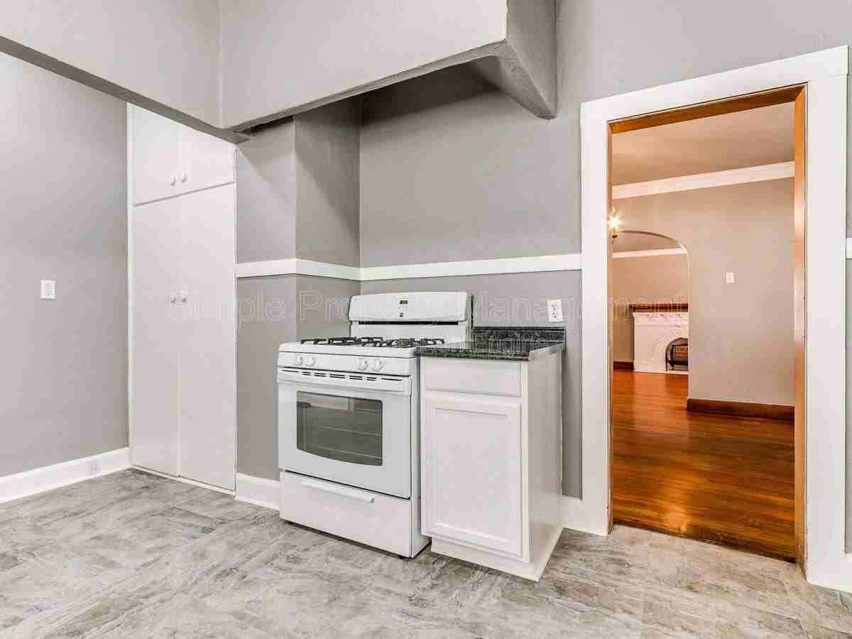 912 Ne 21st St - Photo 7 of 10