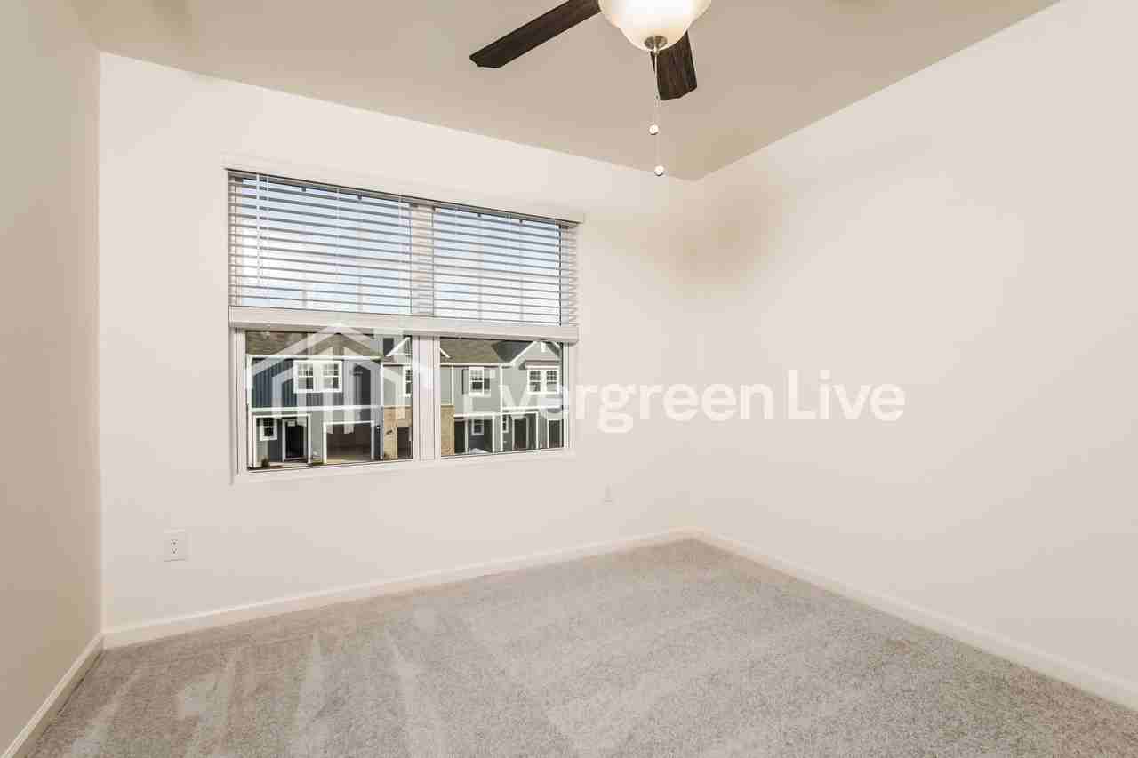 1425 Solace Way - Photo 5 of 15