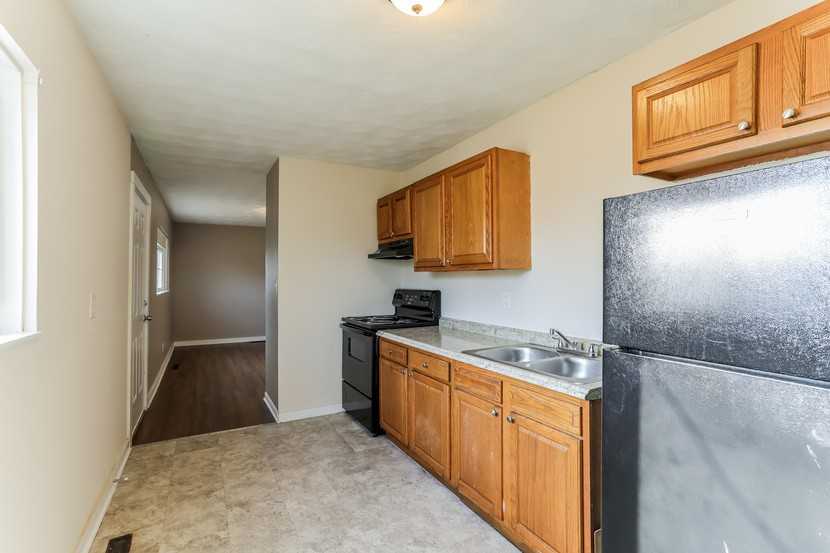 1344 Southfield Dr S - Photo 3 of 14