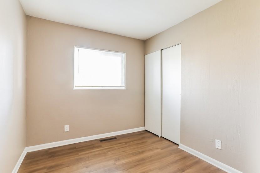 1344 Southfield Dr S - Photo 5 of 14
