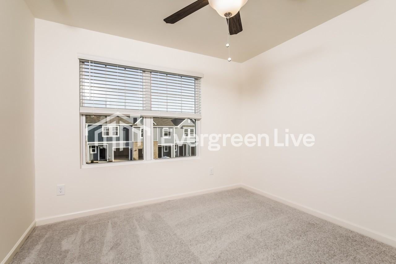 1427 Solace Way - Photo 5 of 15
