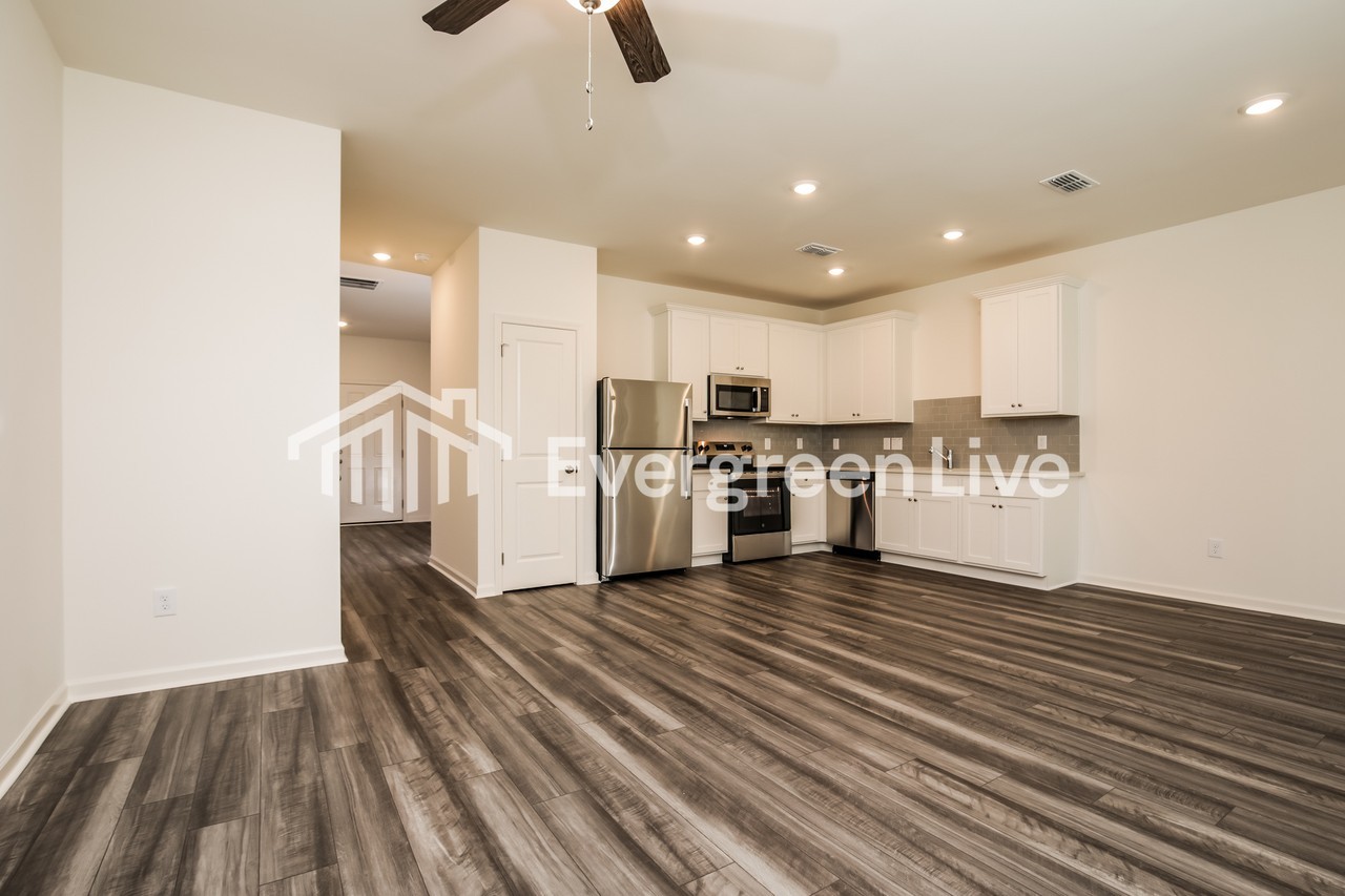 1429 Solace Way - Photo 2 of 14