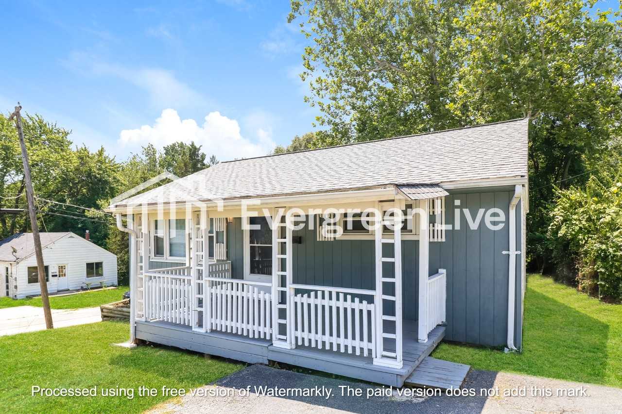 9750 Royalton Ct - Photo 2 of 14