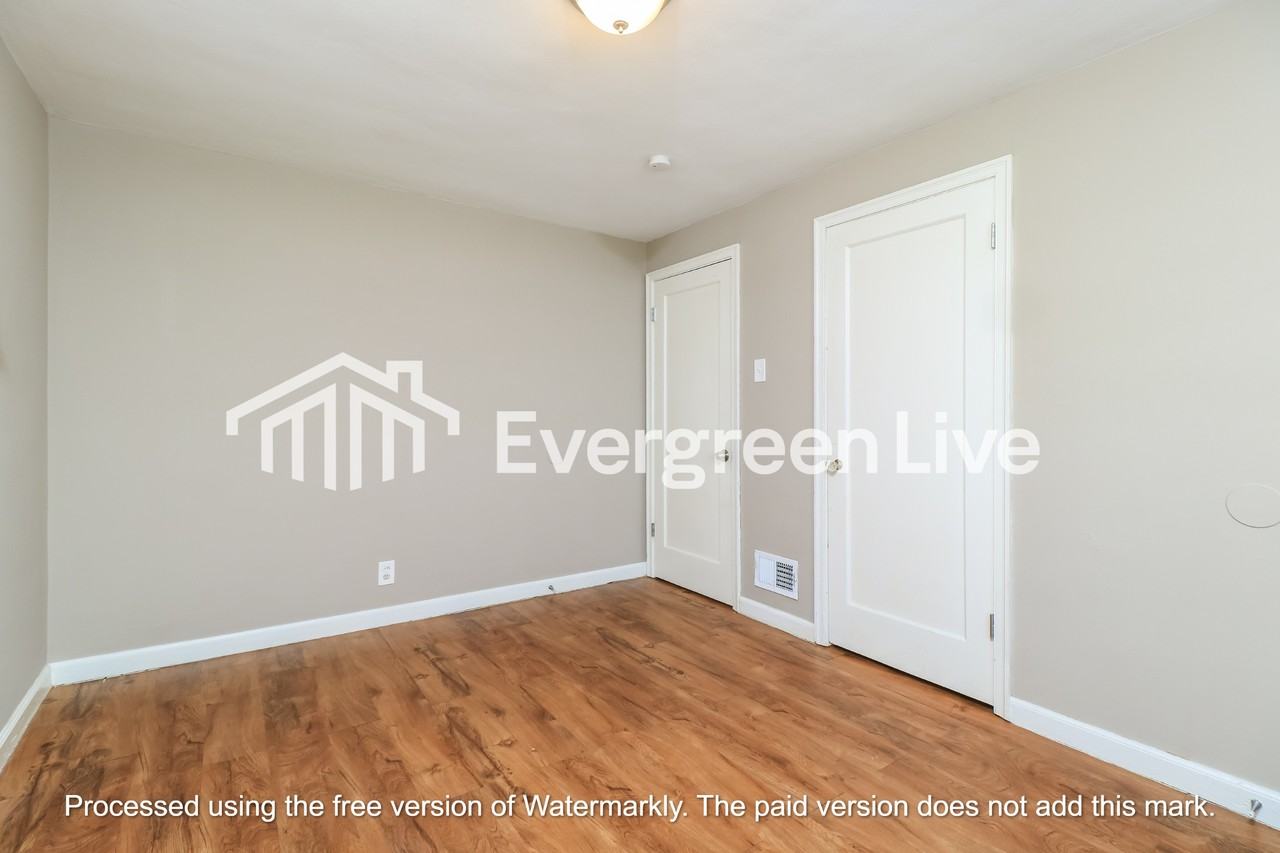 9750 Royalton Ct - Photo 3 of 14