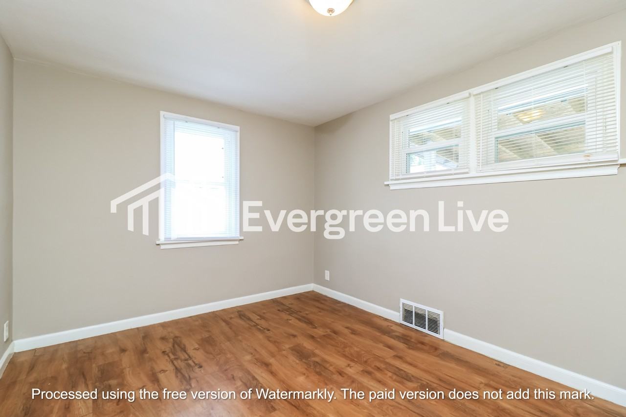 9750 Royalton Ct - Photo 4 of 14