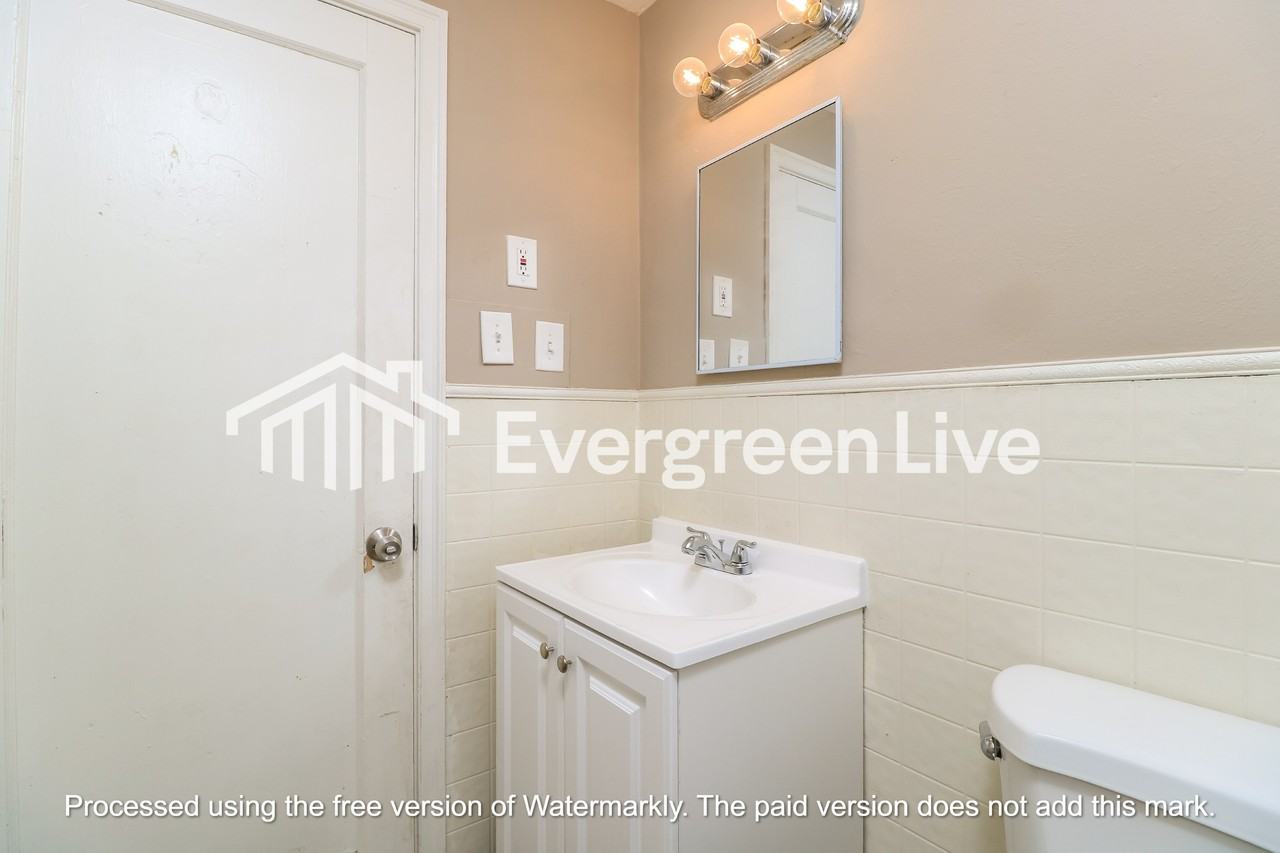 9750 Royalton Ct - Photo 5 of 14