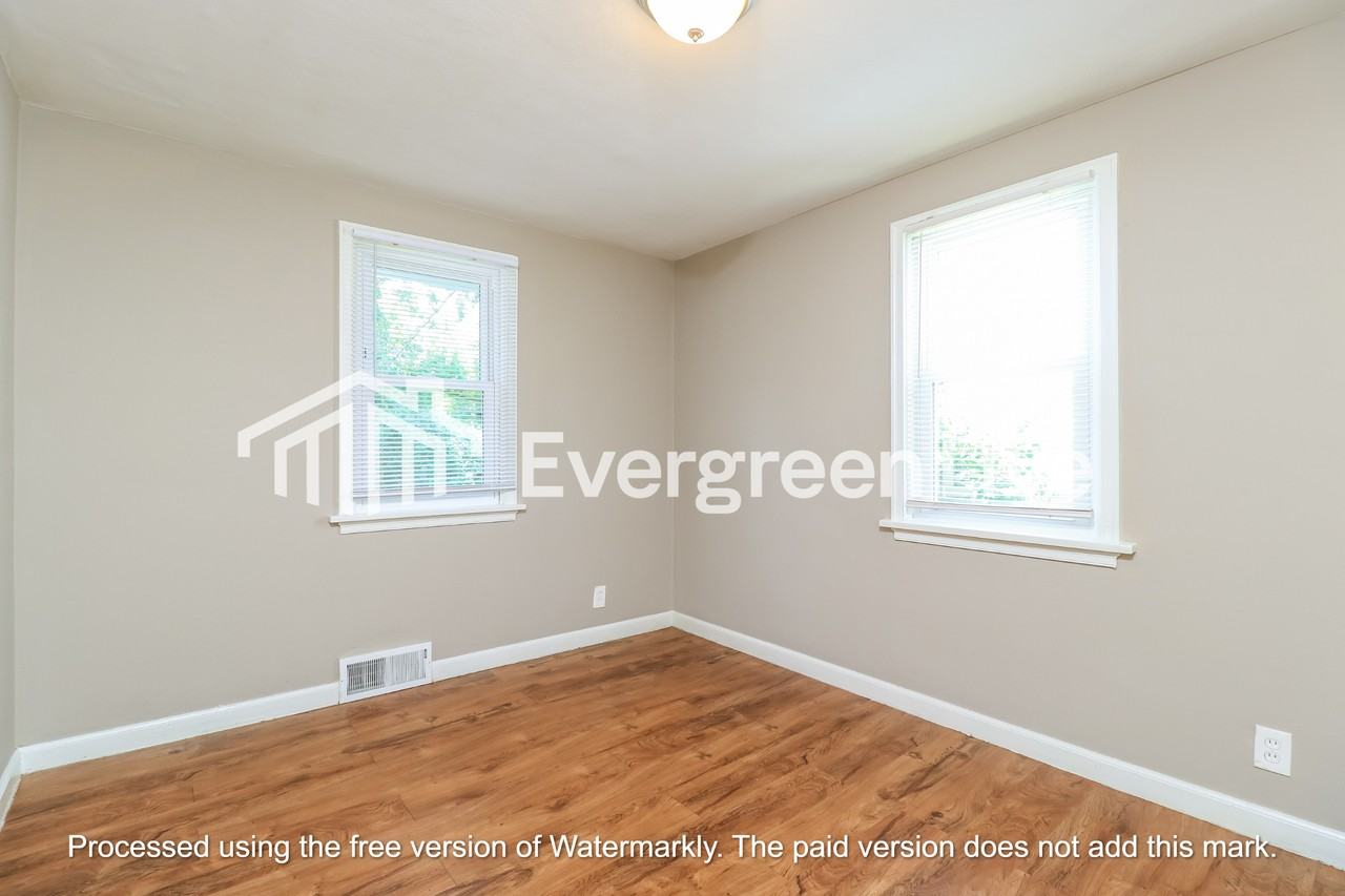 9750 Royalton Ct - Photo 6 of 14