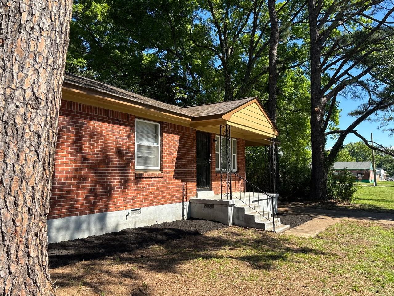3554 N Watkins St - Photo 2 of 19