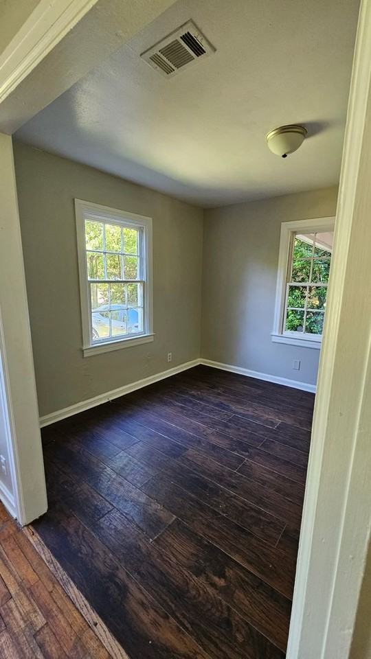 817 Hawkins St - Photo 6 of 10