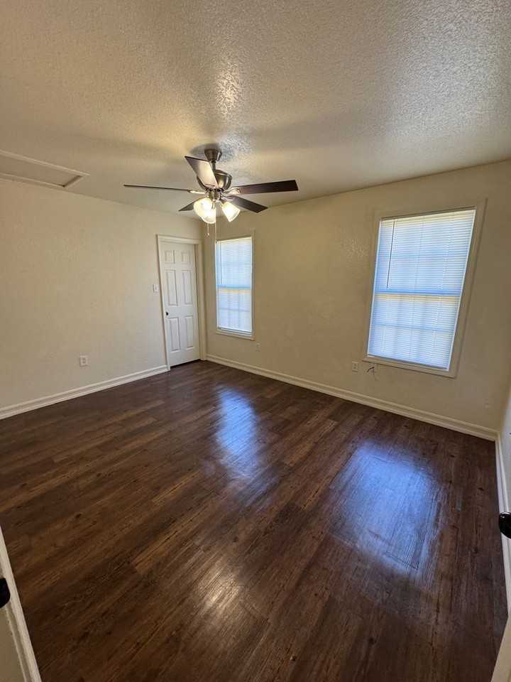 1016 1016 S 16th - Photo 6 of 8