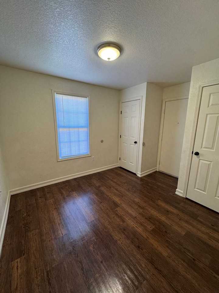 1016 1016 S 16th - Photo 7 of 8