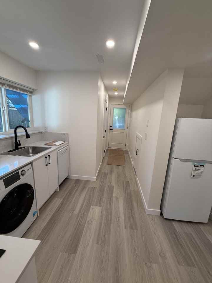1344 Prairie Avenue - Photo 7 of 14
