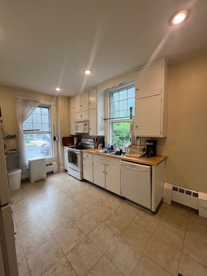 201 S College St - Photo 3 of 26