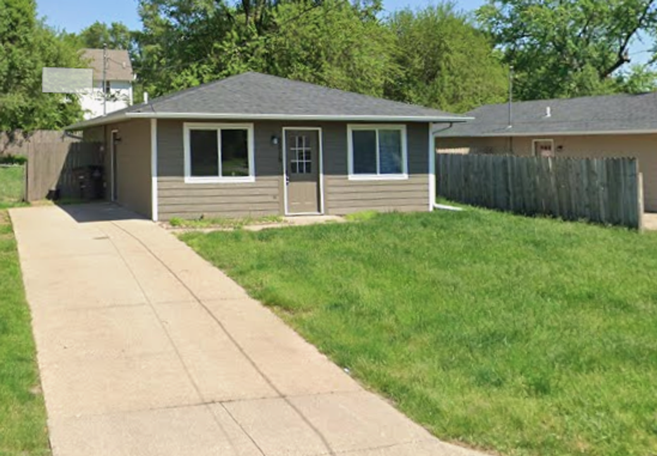 2515 E 37th St - Photo 2 of 16