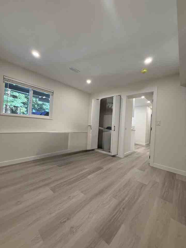 1344 Prairie Avenue - Photo 5 of 14