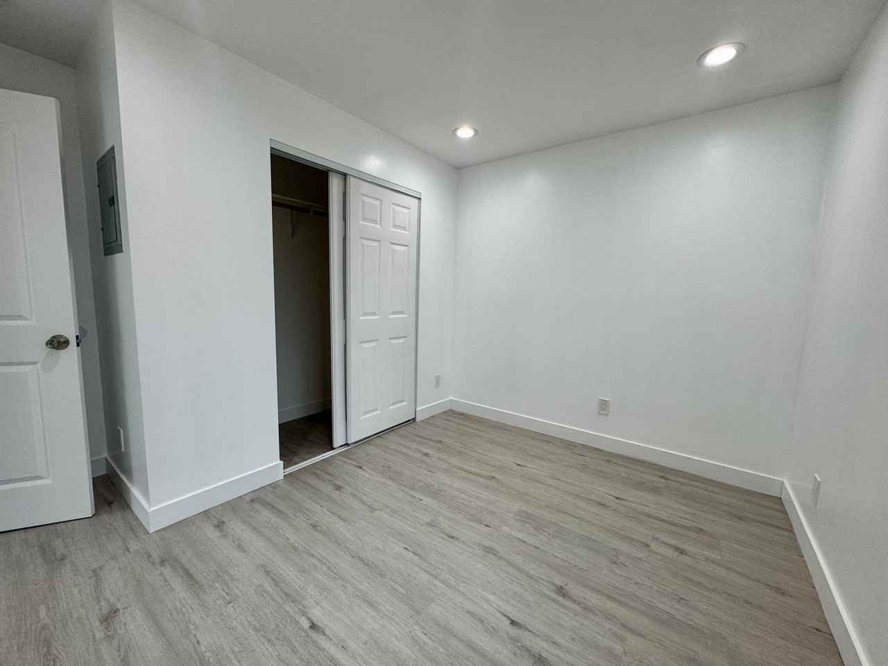 2203 1/2 S Sycamore Ave - Photo 7 of 9