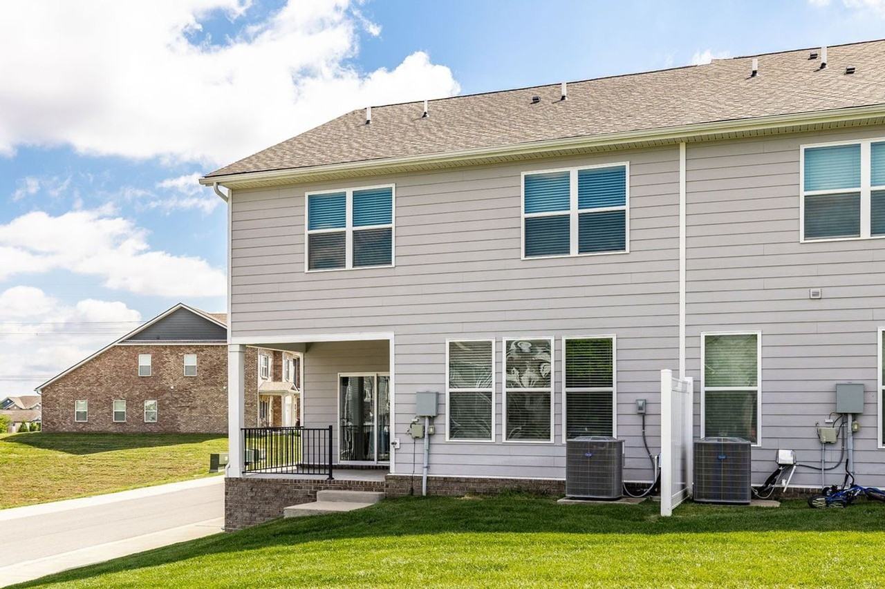 3103 Lamond Dr - Photo 6 of 48