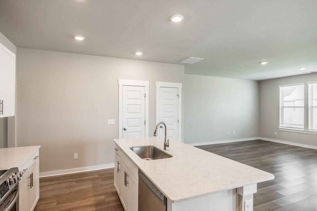 3103 Lamond Dr - Photo 7 of 48