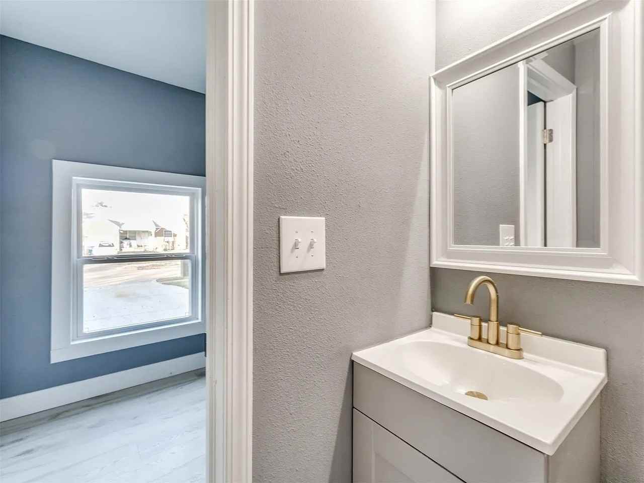 2532 E 4th St - Photo 6 of 17