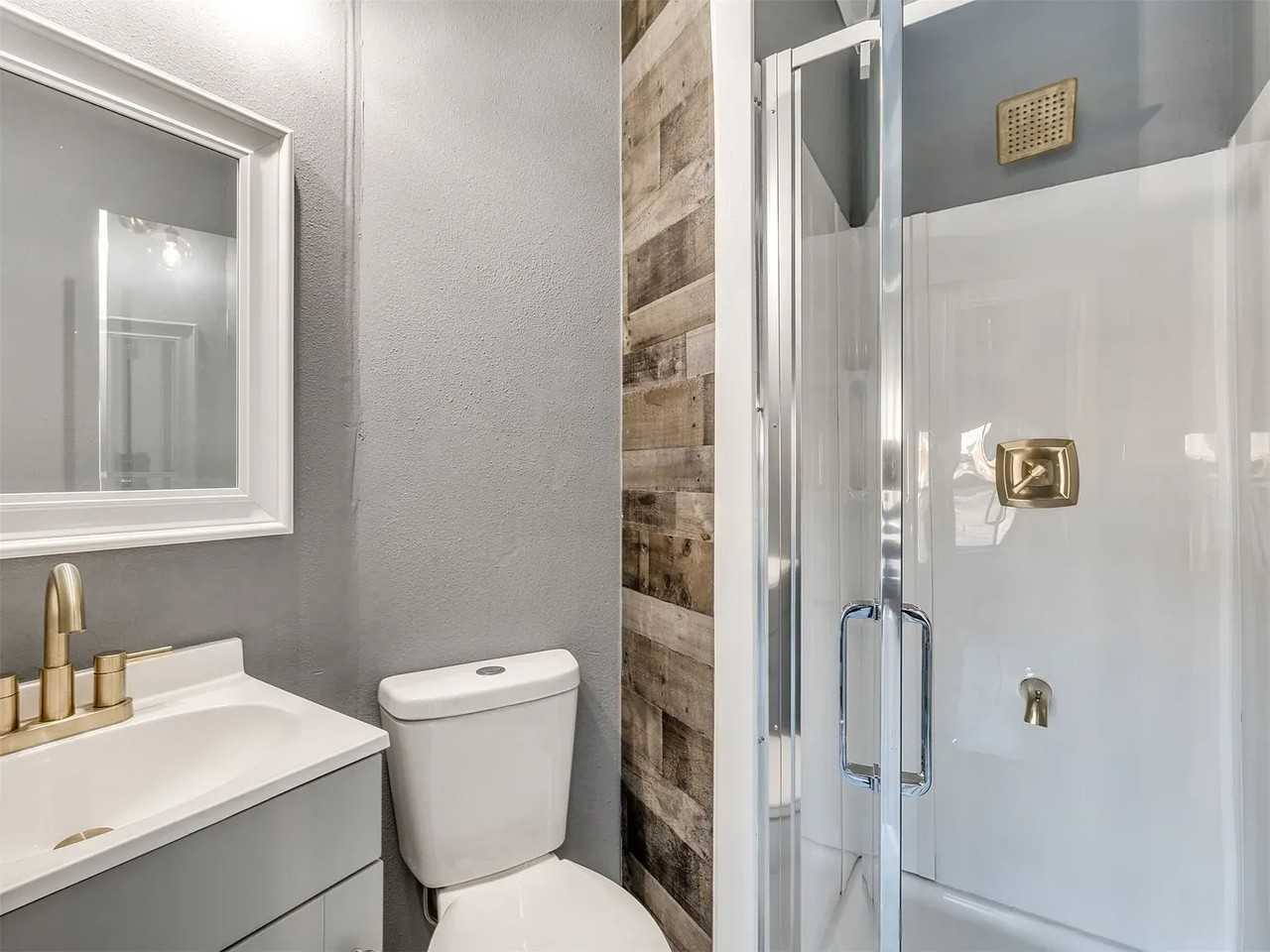 2532 E 4th St - Photo 7 of 17