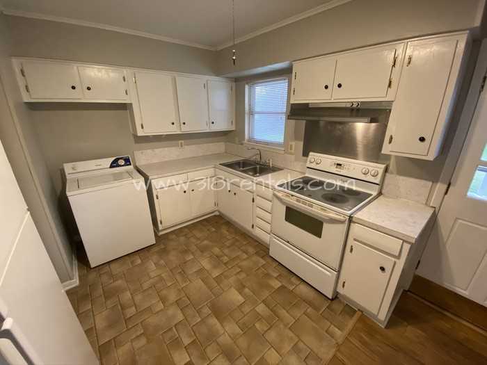 4612 Sullivan St - Photo 5 of 13