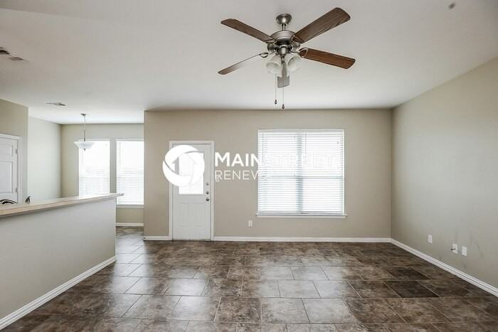 237 Kennedy Dr - Photo 4 of 16