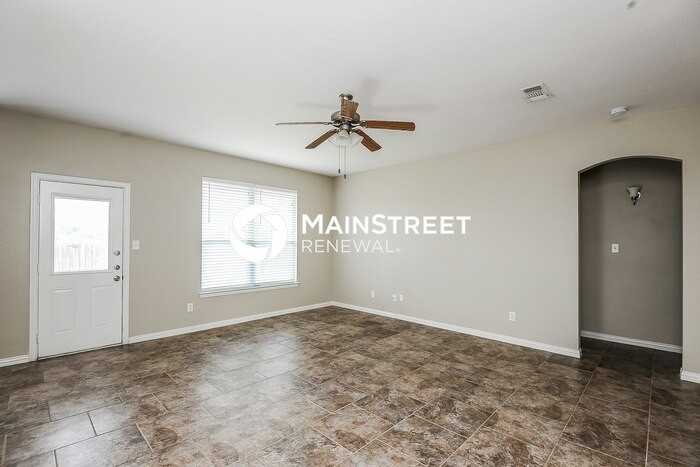 237 Kennedy Dr - Photo 5 of 16