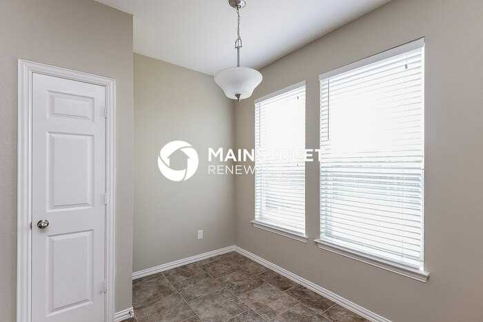237 Kennedy Dr - Photo 6 of 16