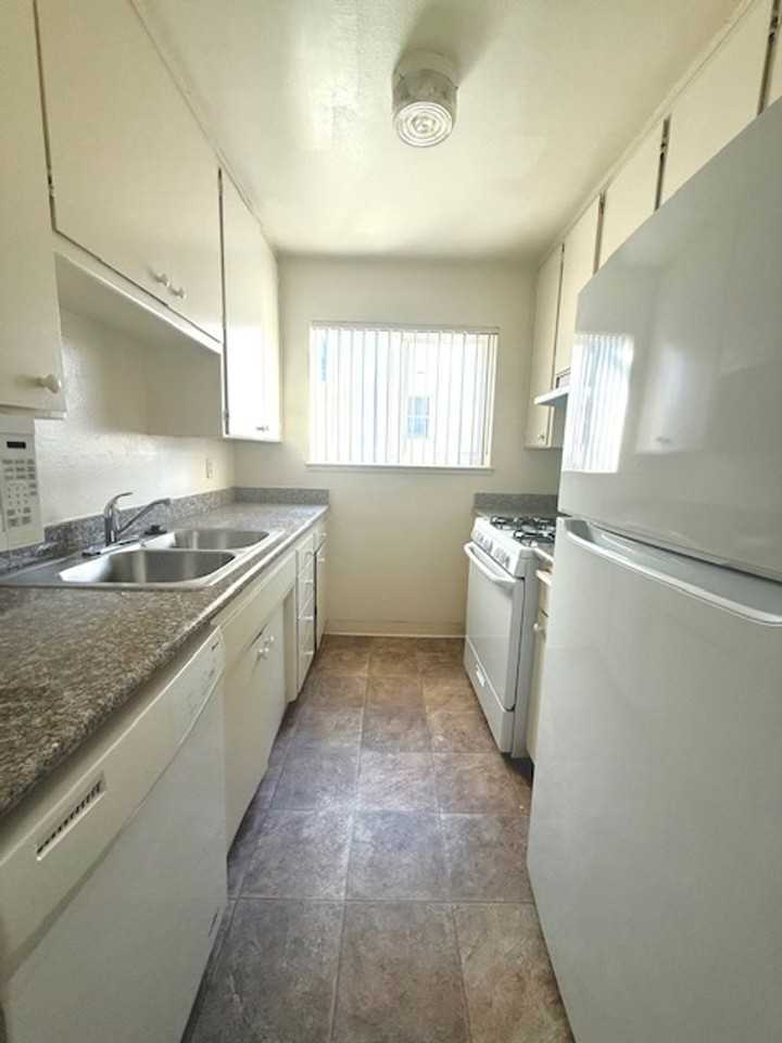 162j - Photo 3 of 11