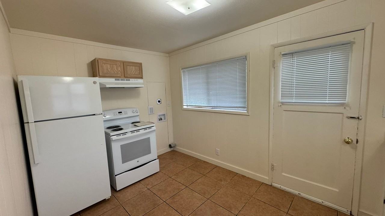 744 Taylor St - Photo 5 of 9