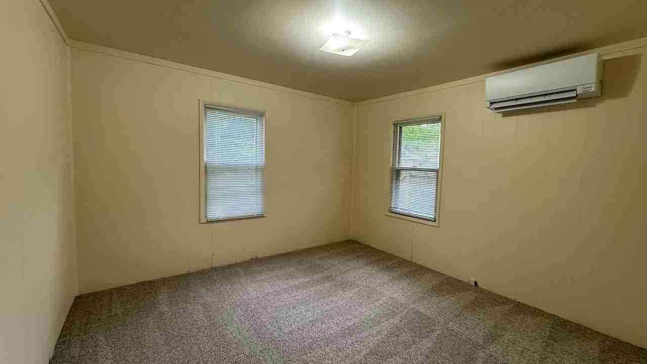 744 Taylor St - Photo 7 of 9